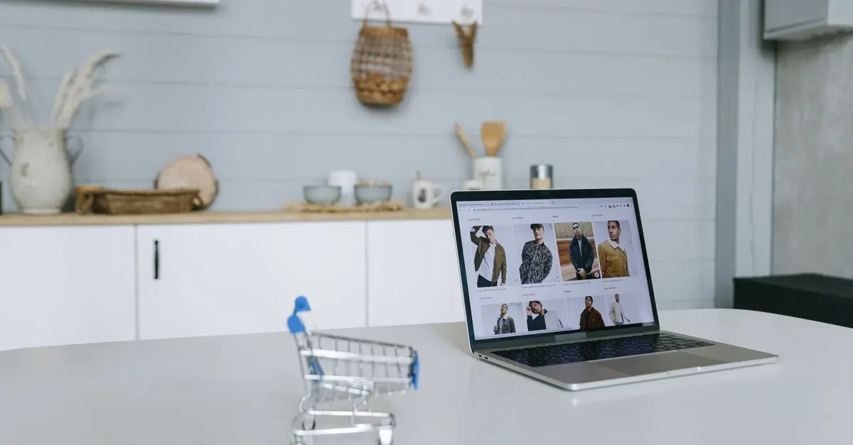 Comparativa: Rebajas en Tiendas Físicas vs Online